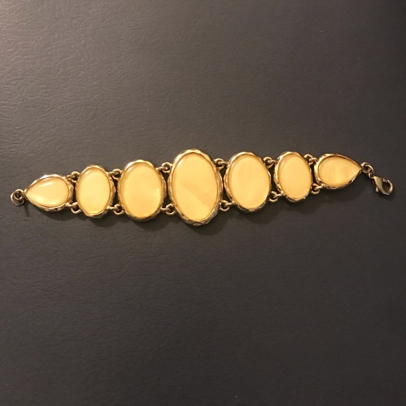 Ann Taylor - Picture 3 of 5